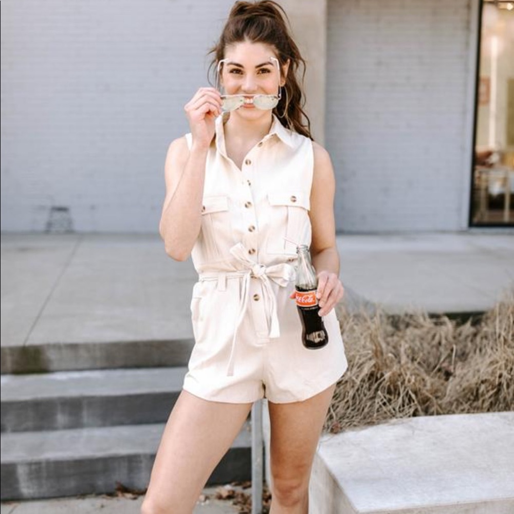 Kittenish lover linen romper - Picture 2 of 6